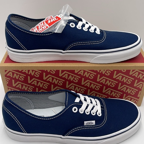 Vans WMNS Authentic (Angstrplng) Dress Blue/True White
VN000EE332D
Sneakers - Picture 2 of 16